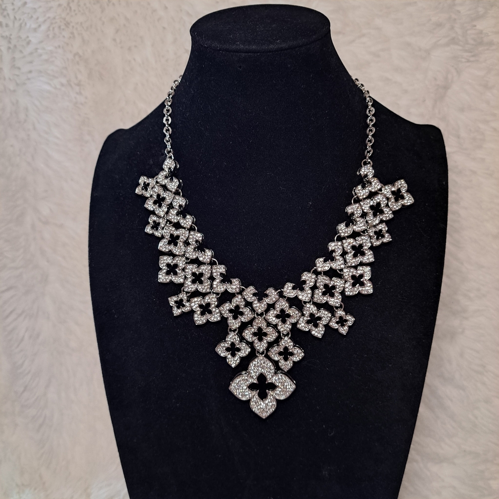 Elegant Silver Or Gold Clover Necklace